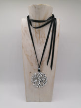 Carica l'immagine nel visualizzatore di Gallery, collana in camera d'aria e alluminio liscio - tra il dire e il fare