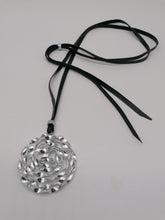 Carica l'immagine nel visualizzatore di Gallery, collana in camera d'aria e alluminio liscio - tra il dire e il fare