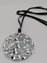 Carica l'immagine nel visualizzatore di Gallery, collana in camera d'aria e alluminio liscio - tra il dire e il fare