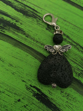 Carica l'immagine nel visualizzatore di Gallery, Angelo di pietra lavica