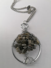 Carica l'immagine nel visualizzatore di Gallery, Alberi della Vita con pietre naturali