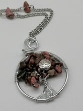 Carica l'immagine nel visualizzatore di Gallery, Alberi della Vita con pietre naturali