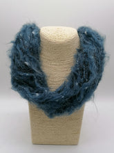 Carica l'immagine nel visualizzatore di Gallery, Collanosa ,,, fluffosa!