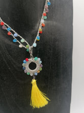 Carica l'immagine nel visualizzatore di Gallery, Collana "Le Catenelle" multicolore con nappina gialla