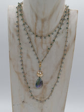 Carica l'immagine nel visualizzatore di Gallery, Collana "Le Catenelle" azzurro e oro