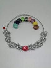 Carica l&#39;immagine nel visualizzatore di Gallery, Collana Le Ingarbugliate con perla in ceramica rossa - tra il dire e il fare
