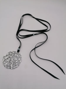 Collana in camera d'aria e alluminio zigrinato - tra il dire e il fare