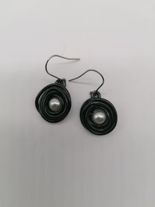 Orecchini chanel in alluminio nero - tra il dire e il fare