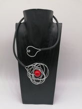 Carica l&#39;immagine nel visualizzatore di Gallery, Collana Le Modellabili - perla rossa
