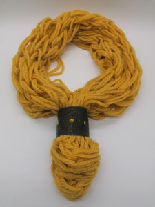 Bracciale/fermasciarpa in camera d'aria di bicicletta intagliato - tra il dire e il fare