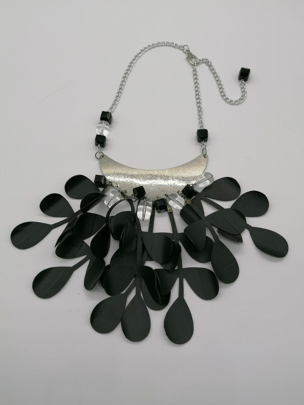 Collana a foglie - tra il dire e il fare