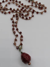 Carica l&#39;immagine nel visualizzatore di Gallery, Collana &quot;Le Catenelle con ciondolo in ceramica rosso
