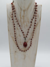 Carica l&#39;immagine nel visualizzatore di Gallery, Collana &quot;Le Catenelle con ciondolo in ceramica rosso
