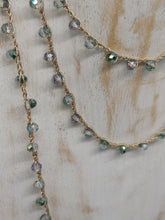Carica l&#39;immagine nel visualizzatore di Gallery, Collana &quot;Le Catenelle&quot; azzurro e oro
