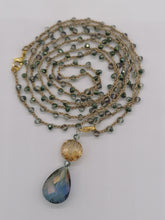 Carica l&#39;immagine nel visualizzatore di Gallery, Collana &quot;Le Catenelle&quot; azzurro e oro
