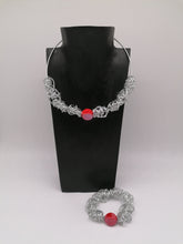 Carica l&#39;immagine nel visualizzatore di Gallery, Collana Le Ingarbugliate con perla in ceramica rossa - tra il dire e il fare
